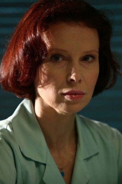 Maria Reif as dziewczyna na narkotykowej imprezie