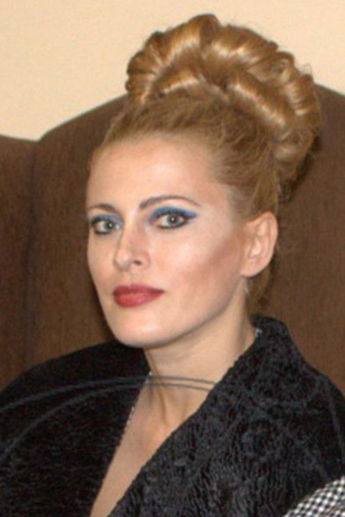Maria Panoutsopoulou as Ντέζυ