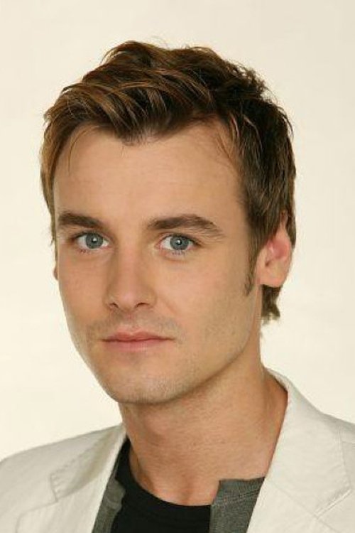 Dennis Grabosch as Olaf