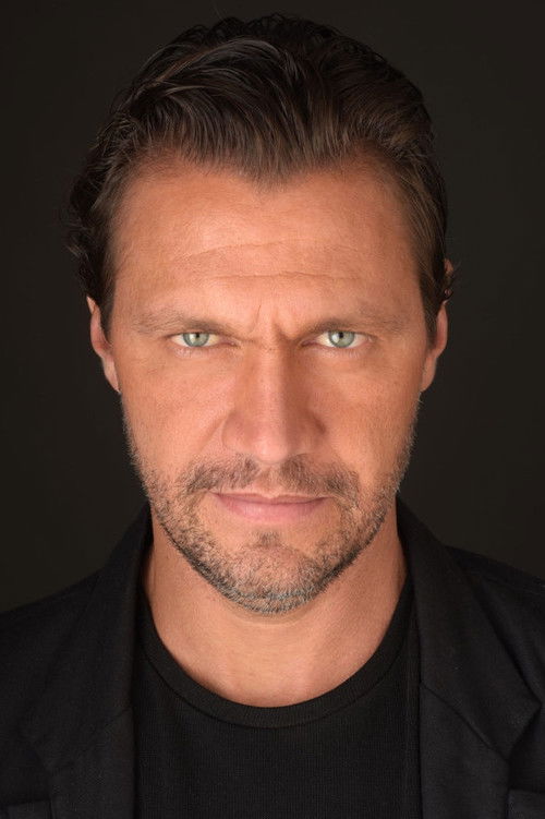 Vitor Hugo as Mefibosete