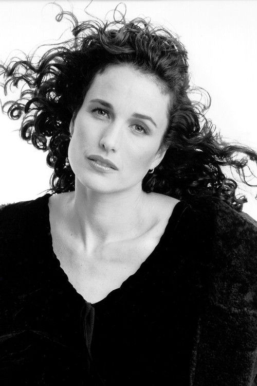 Andie MacDowell as Paula Langley