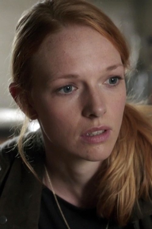 Carolina Main as Girl on Bridge