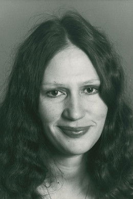 Claire Wikholm as Sara