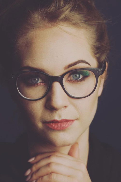 Stephanie Jaskot as Veronic