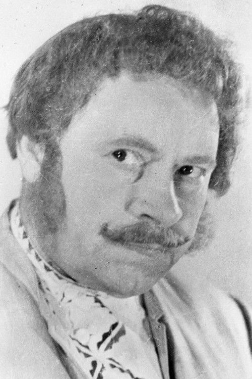 Nikolay Yefimov as Иван Бобров