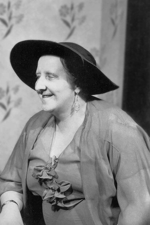 Maureen Delaney as Mrs. Perryman