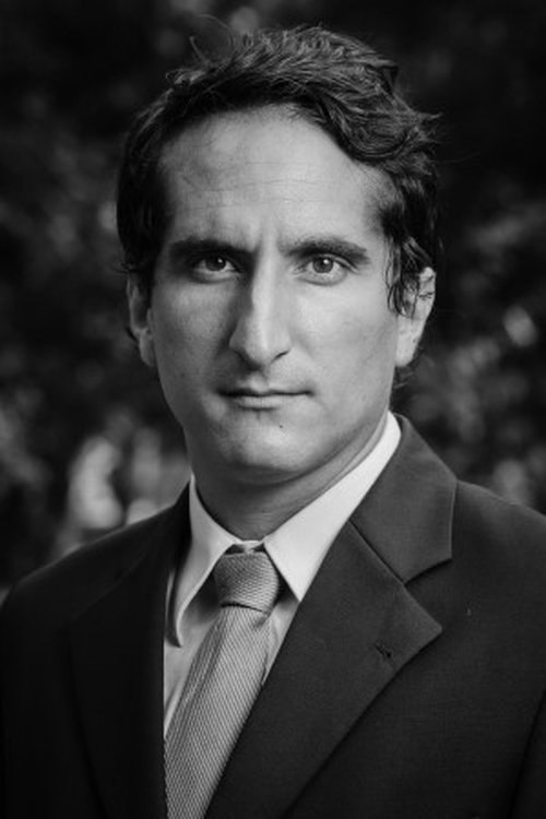 Omar García as Gonzalo
