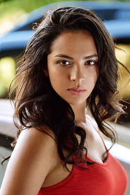 Ezmie Garcia as Taylor