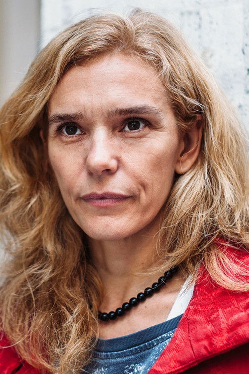 Maria Skoula as The woman's friend