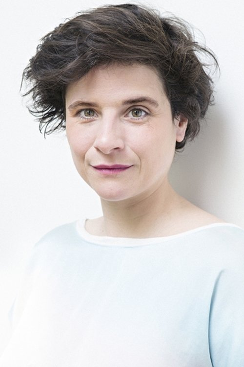 Jessica Batut as Miss Mandel