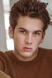 Cristian Athayde as Theo