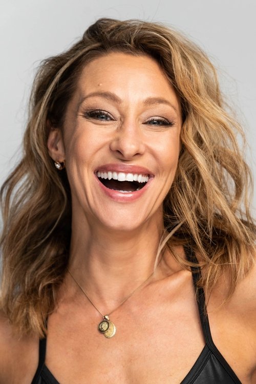 Marnie Alton as Elizabeth