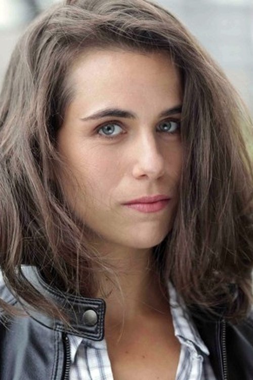 Elsa Rozenknop as Julie