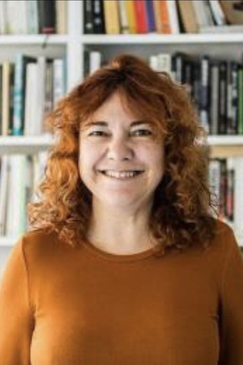 Lola Mayo as Youtuber