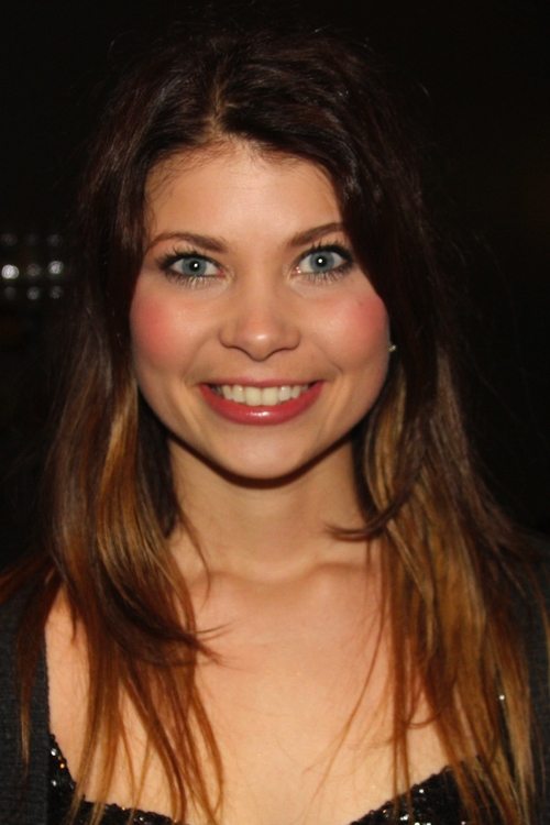 Marte Sæteren as Stine