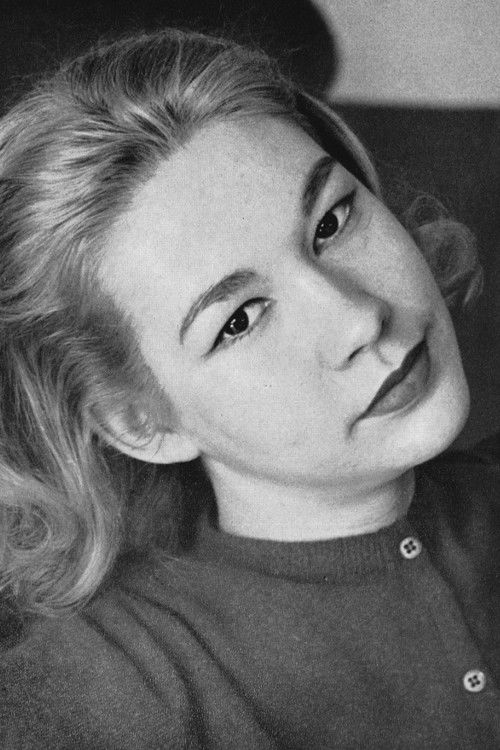 Daniela Calvino as Mary Bennett