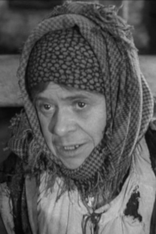 Nina Grekova as Aunt Gapa