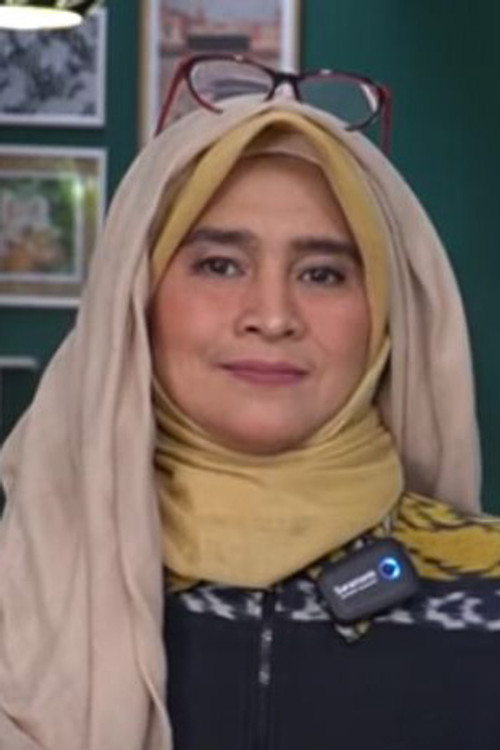 Neno Warisman as Istri Kyai Miftah