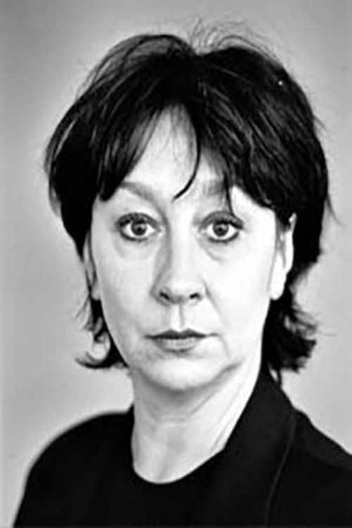 Grażyna Krukówna as mieszkanka kamienicy