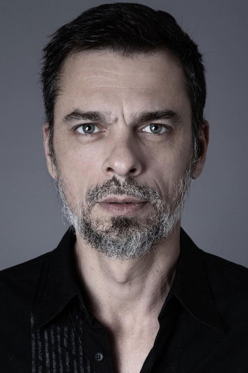 Roumer Canhães as Gabriel