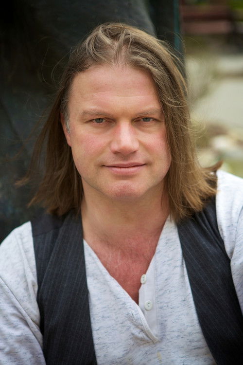 Jan Mixsa as Briegel der Busch