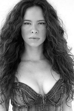 Yoandra Suárez as Agnela