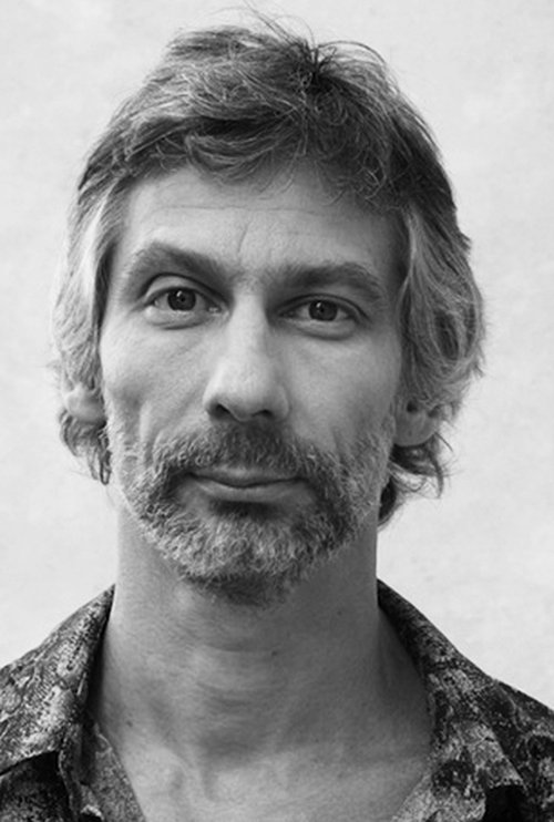 Rainer Sievert as Maximilian Aue (voice)