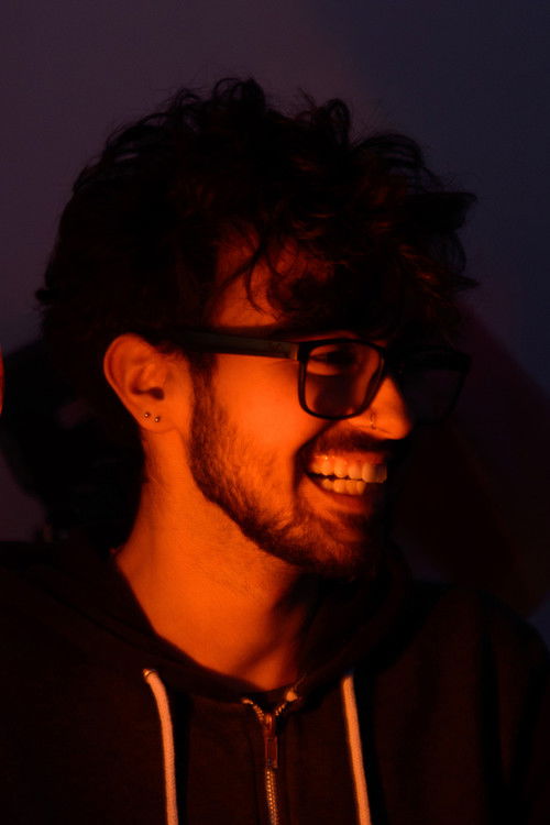 Dylan Isaac Vasconcelos as Self - Lighting