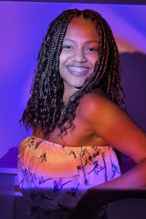 Luana Souza as Figuração