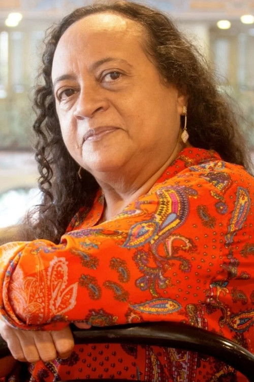 Ana Marlene as Atendente Loja de Roupas