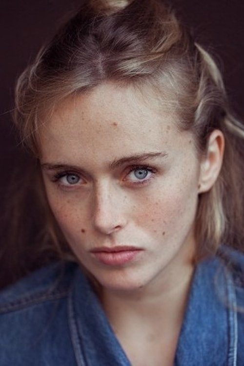 Alienor Bouvier as Psychologue