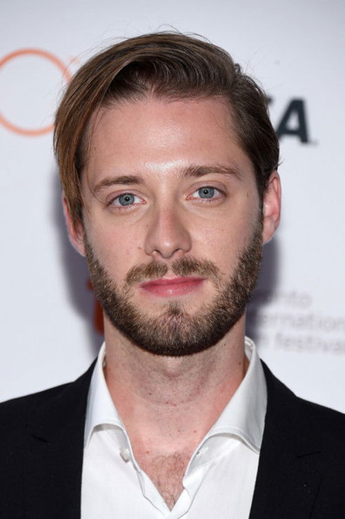 Stephen Dunn as Kyle