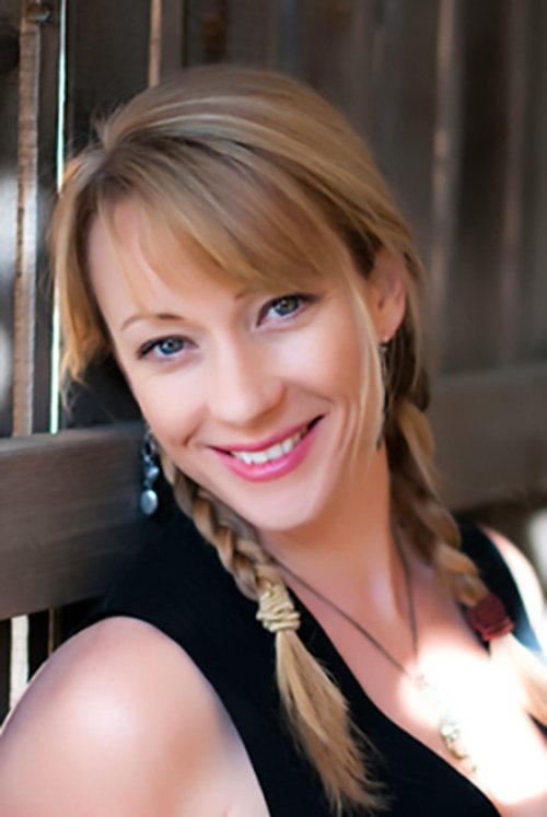 Jena Carpenter as Aishe