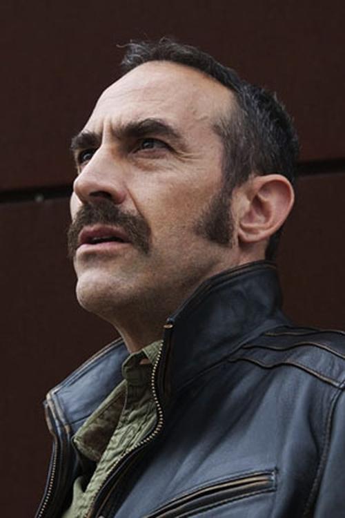 Aaron Stielstra as James Calhoun