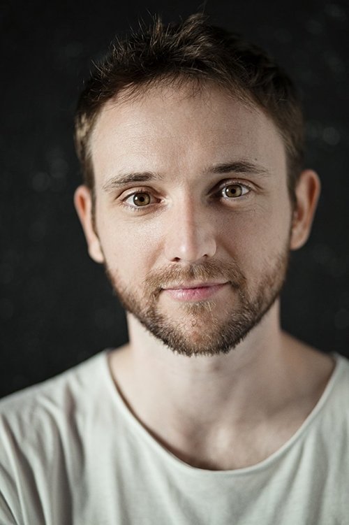 Bruno Sevilla as Luichi (Marido María)