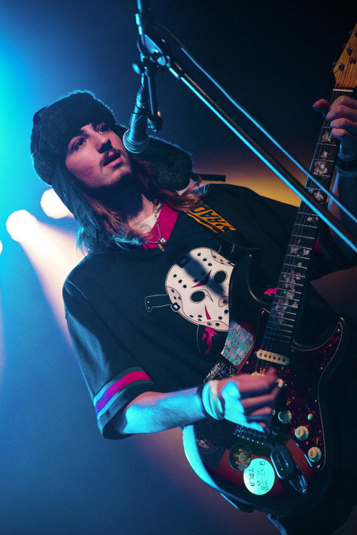 Angelo Jacumin as Angelo, le guitariste