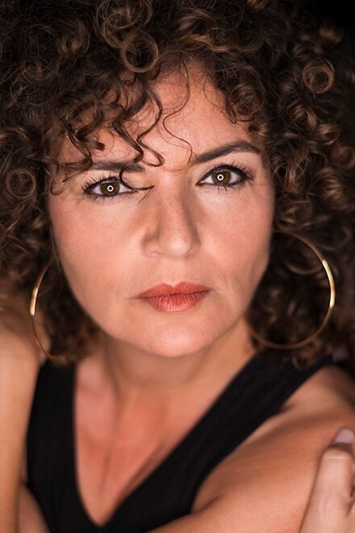 Paz de Alarcón as Chari