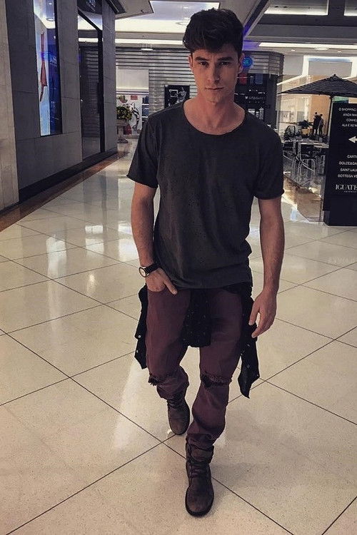 André Justen as Ricardo