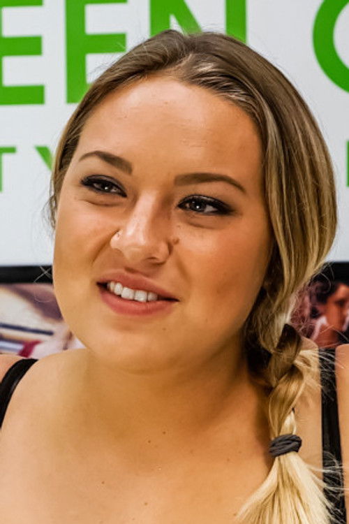 Scarlett Jennings as 