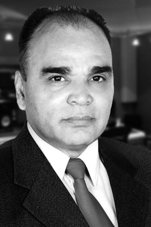 Salvador Nájar as Roy