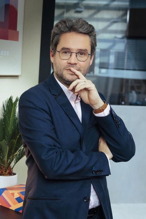 Sylvain Delouvée as Self - Expert