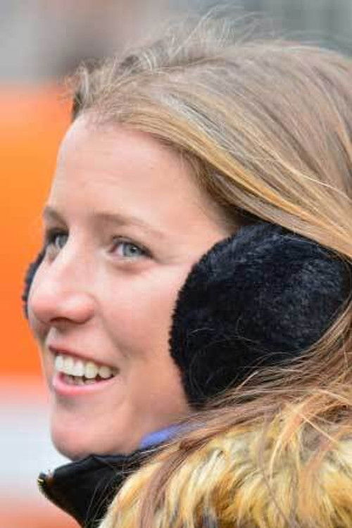 Valentina Burgueño as Carmesina's Maiden