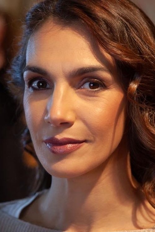 Sylvie Dias as Solange Benfeito