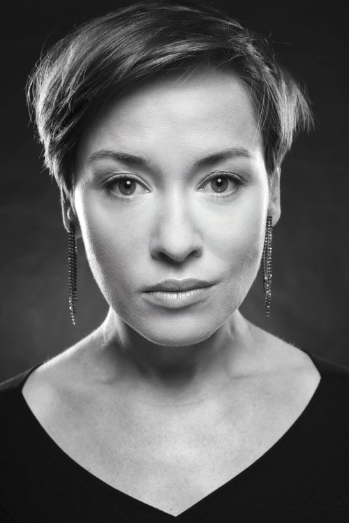 Anna Haba as Ratowniczka Lidka Chowaniec / Strażniczka Mirka