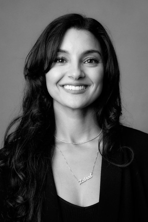 Zainab Azizi as Selfie Girl (uncredited)