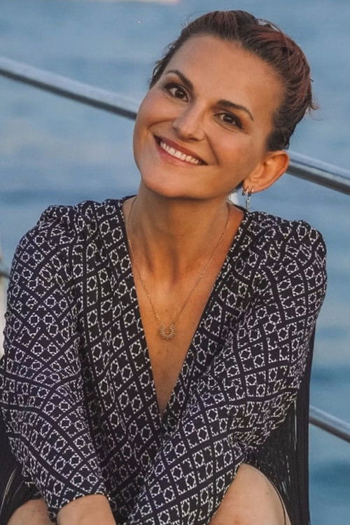 Sarah von Chamier as Carmen Lauer