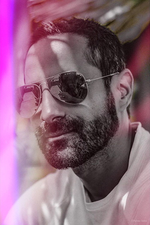 Aarón Balderi as Manuel