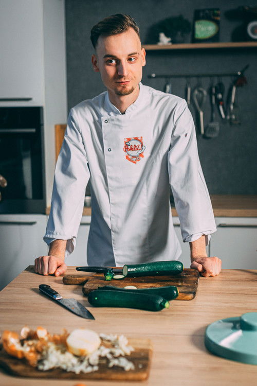 Jan Zupančič as Prodajalec