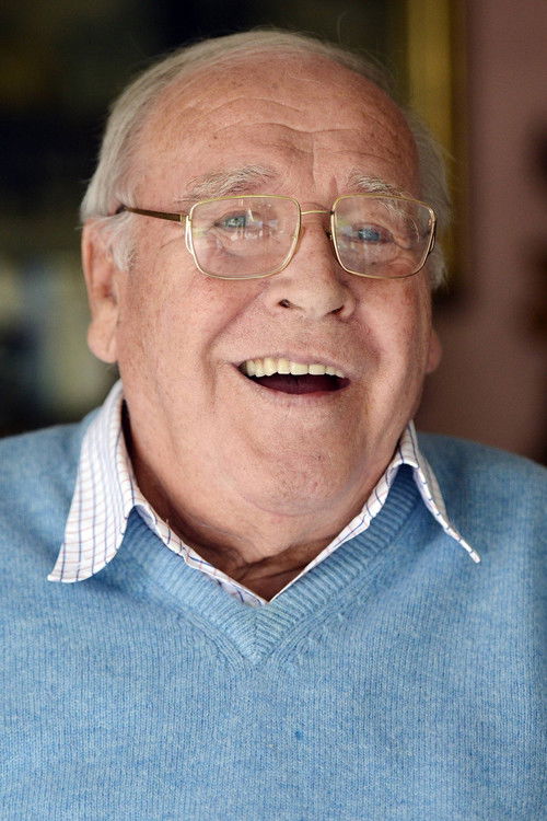 Egon Hoegen as Radiosprecher