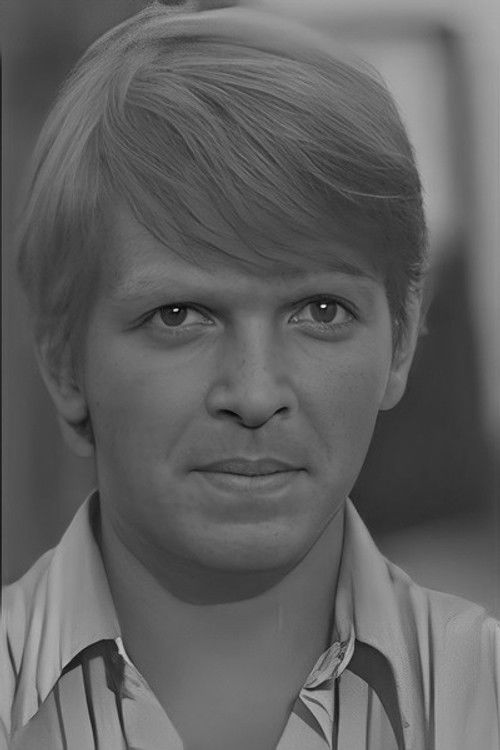 Vladimir Nikitin as Евгений Михайлович Лисицын